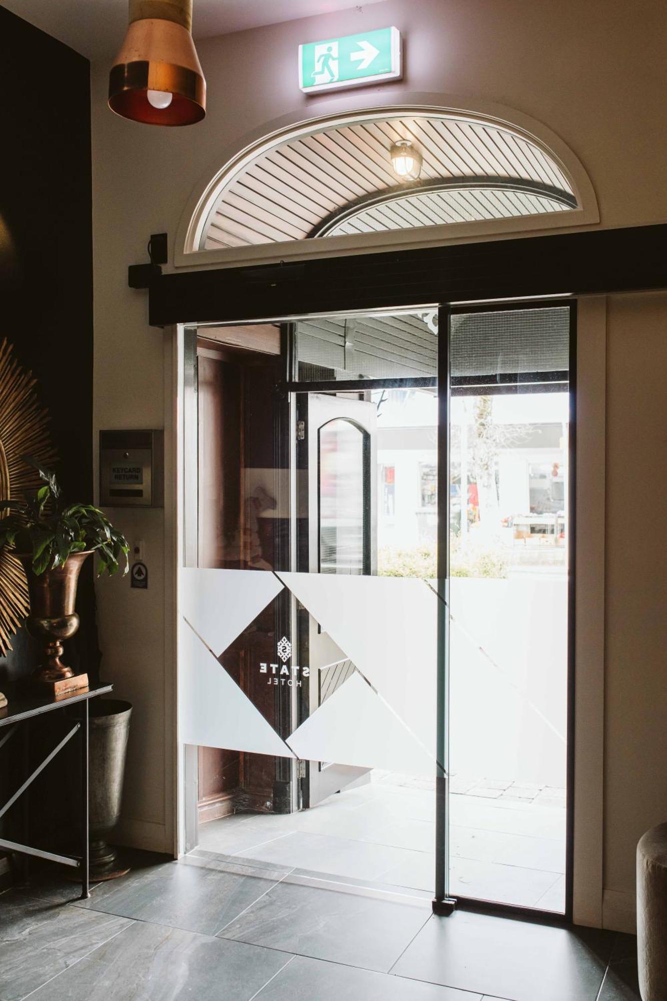 The State Hotel New Plymouth Extérieur photo